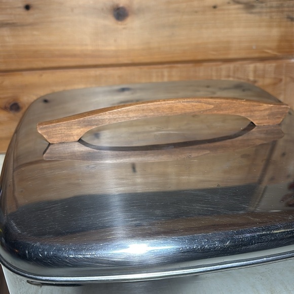 Vintage Mid Century Modern Lincoln Beautyware Cake Carrier w/ lock lid - Picture 15 of 16